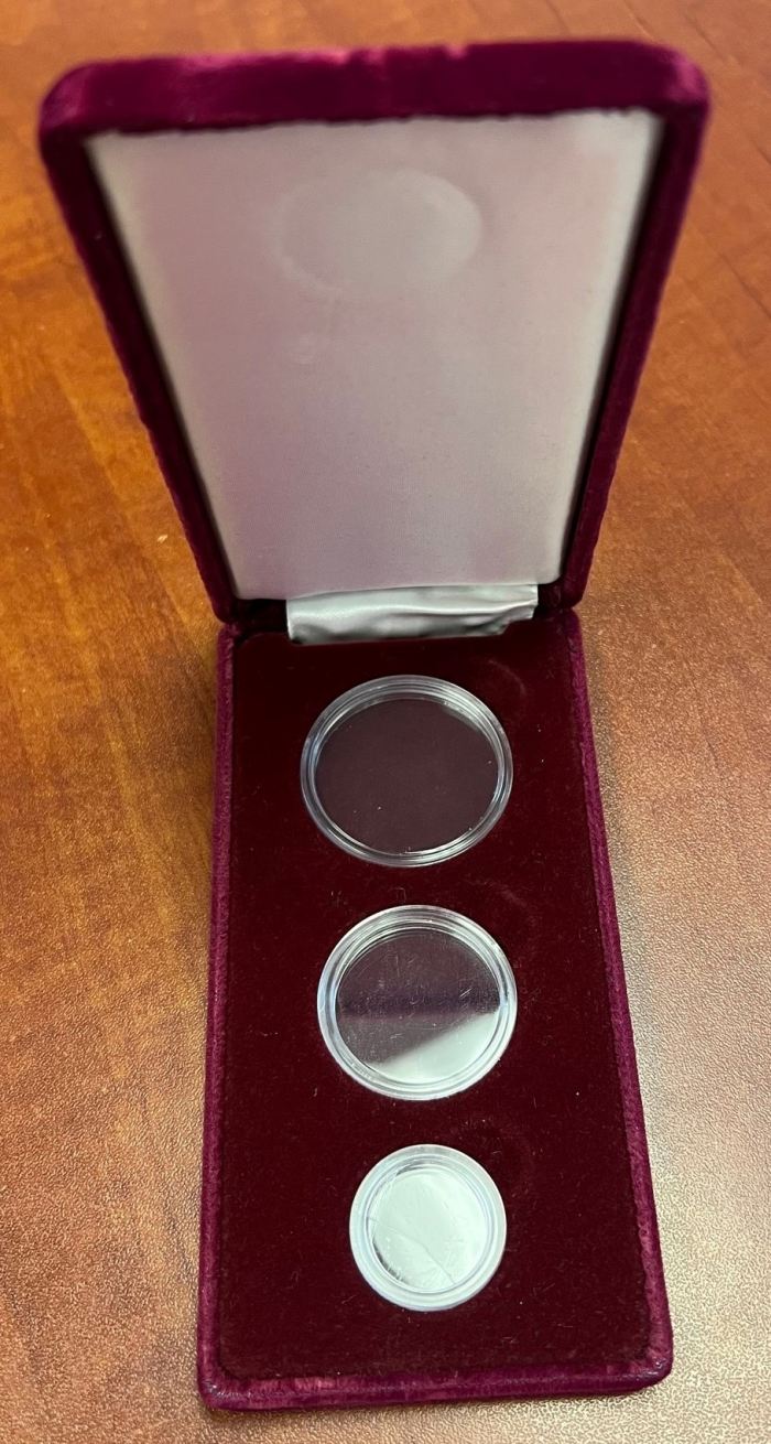 Mint & Proof Sets 3 Piece Rainbow Set Gold-Silver-Platinum 1989 Mo NGC KM-PS12 0136099Mint & Proof Sets 3 Piece Rainbow Set Gold-Silver-Platinum 1989 Mo NGC KM-PS12 0136099 - Image 3