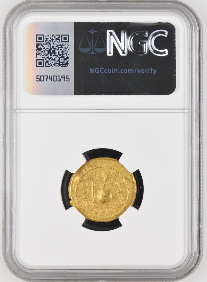 Roman Imperatorial Julius Caesar d.44 BC AV Aureus NGC Ch XF 0136326Roman Imperatorial Julius Caesar d.44 BC AV Aureus NGC Ch XF 0136326 - Image 2